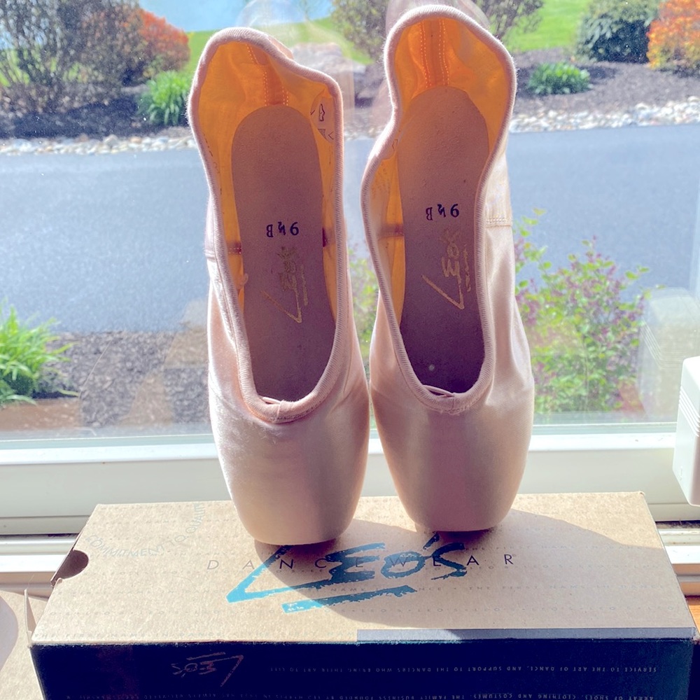Leo’s Split Sole Point Shoes ***NEVER WORN